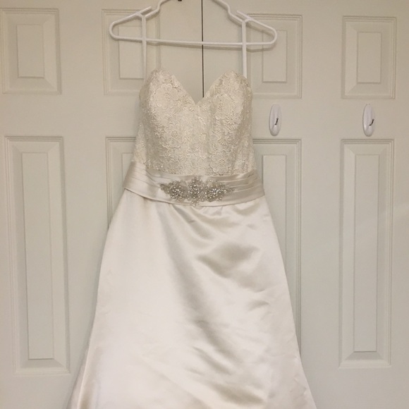 Dresses & Skirts - Allure Bridals Ivory Wedding Dress